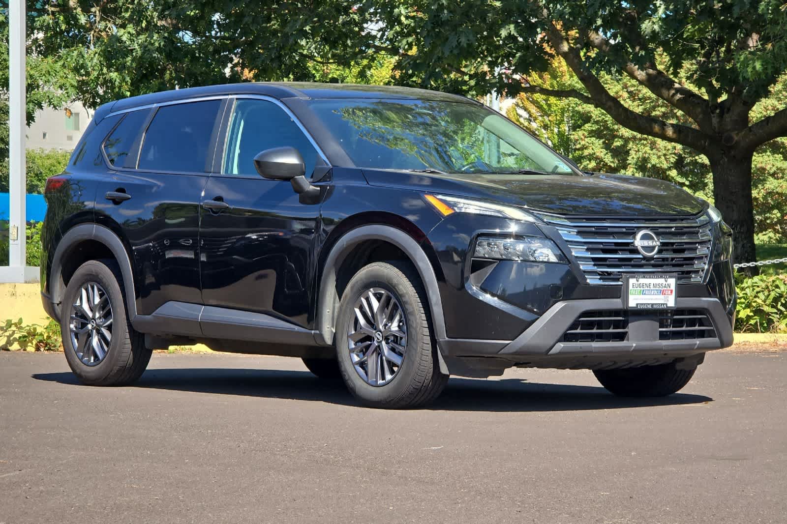 Used 2024 Nissan Rogue S AWD/4WD image 9