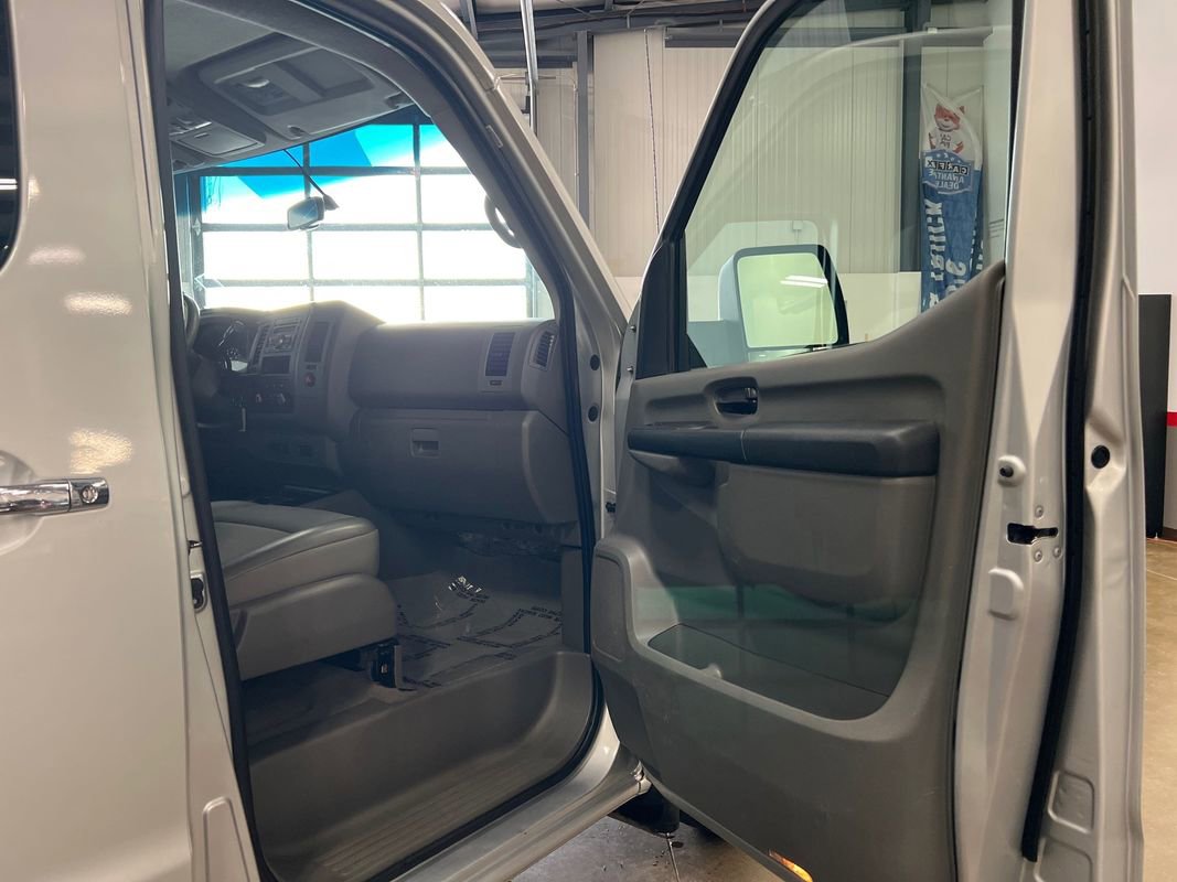 Used 2017 Nissan NV 3500 SV image 86