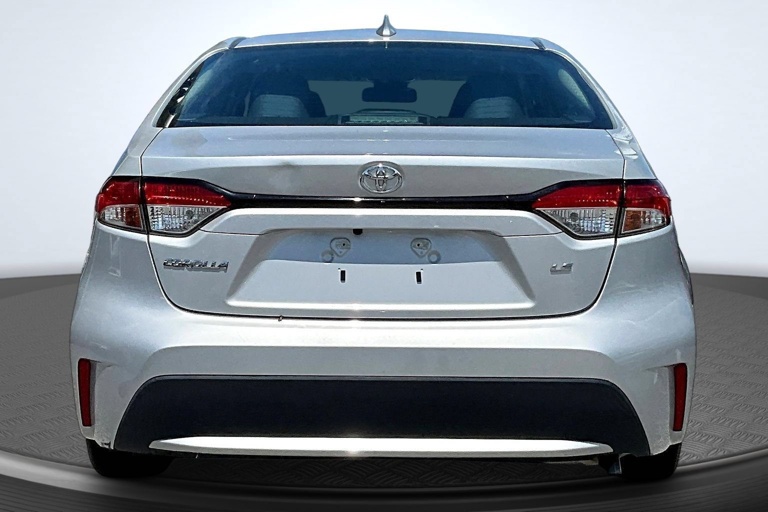 Used 2021 Toyota Corolla LE FWD image 4