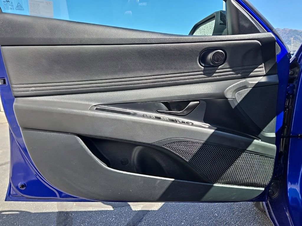 Used 2025 Hyundai Elantra Sport FWD image 16