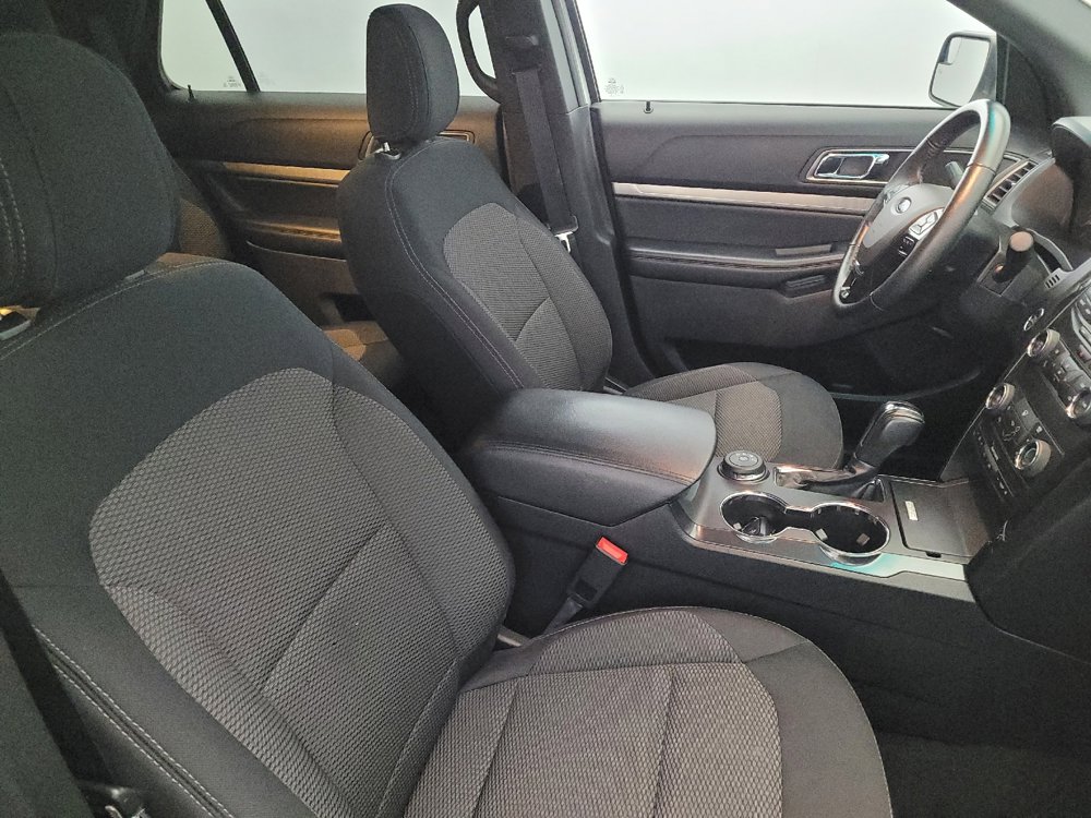 Used 2018 Ford Explorer XLT image 21