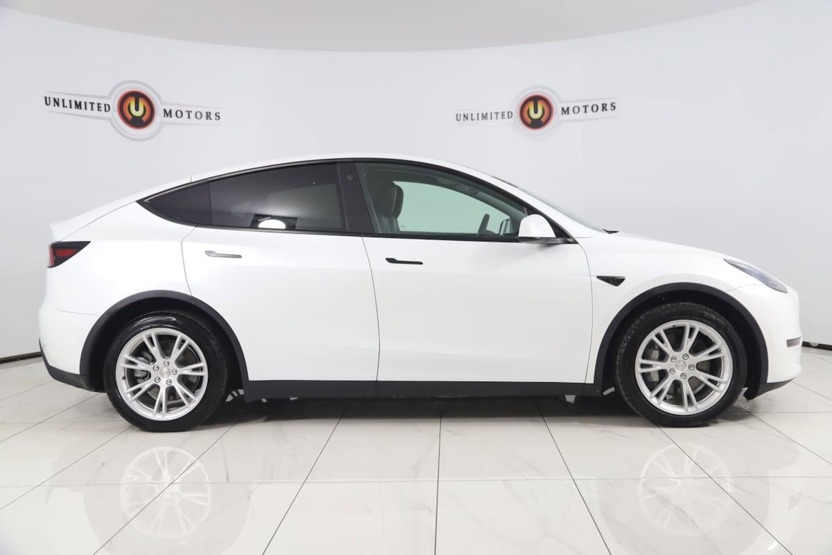 Used 2021 Tesla Model Y Long Range image 2