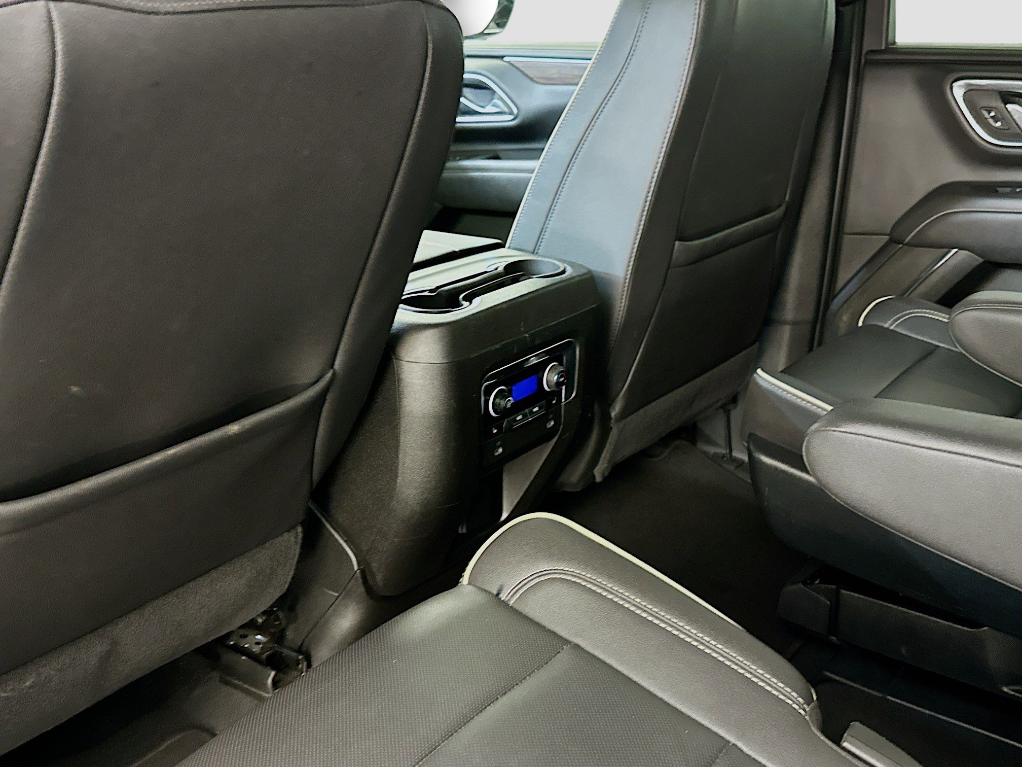 Used 2023 Chevrolet Suburban Premier image 28