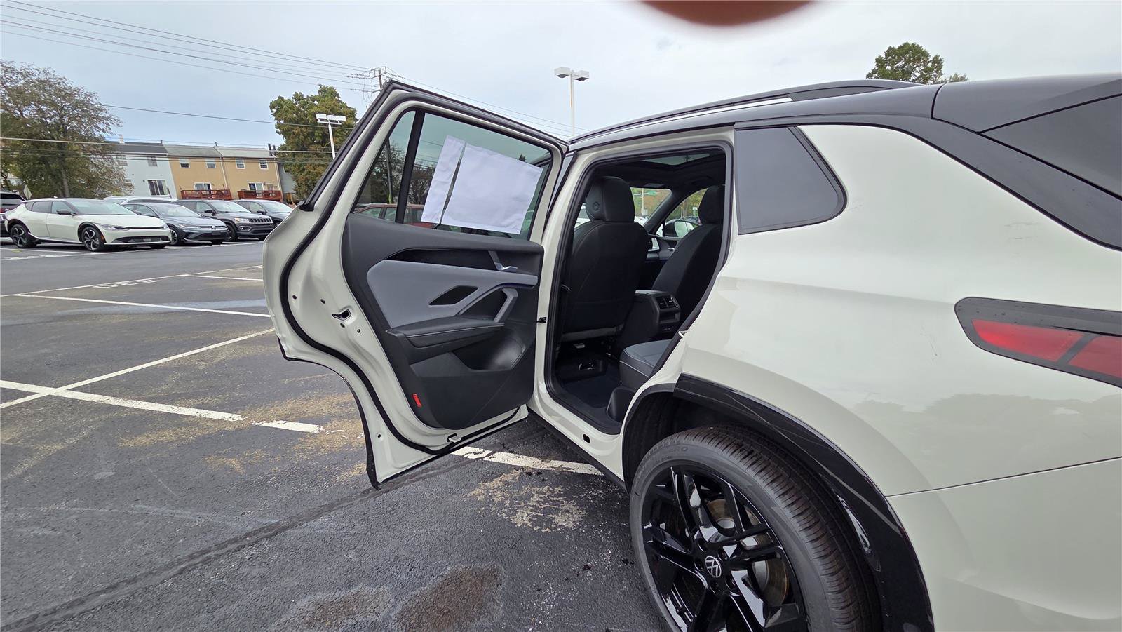 New 2026 Volkswagen Tiguan SE R-Line AWD/4WD image 25