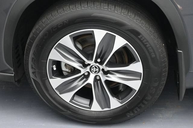 Used 2022 Toyota Highlander XLE AWD/4WD image 7