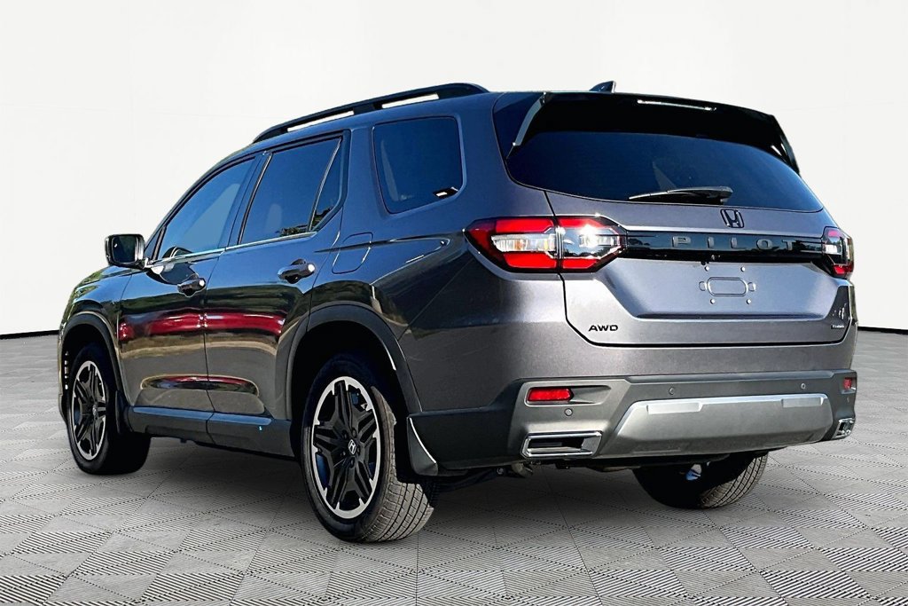 Used 2026 Honda Pilot Touring image 4