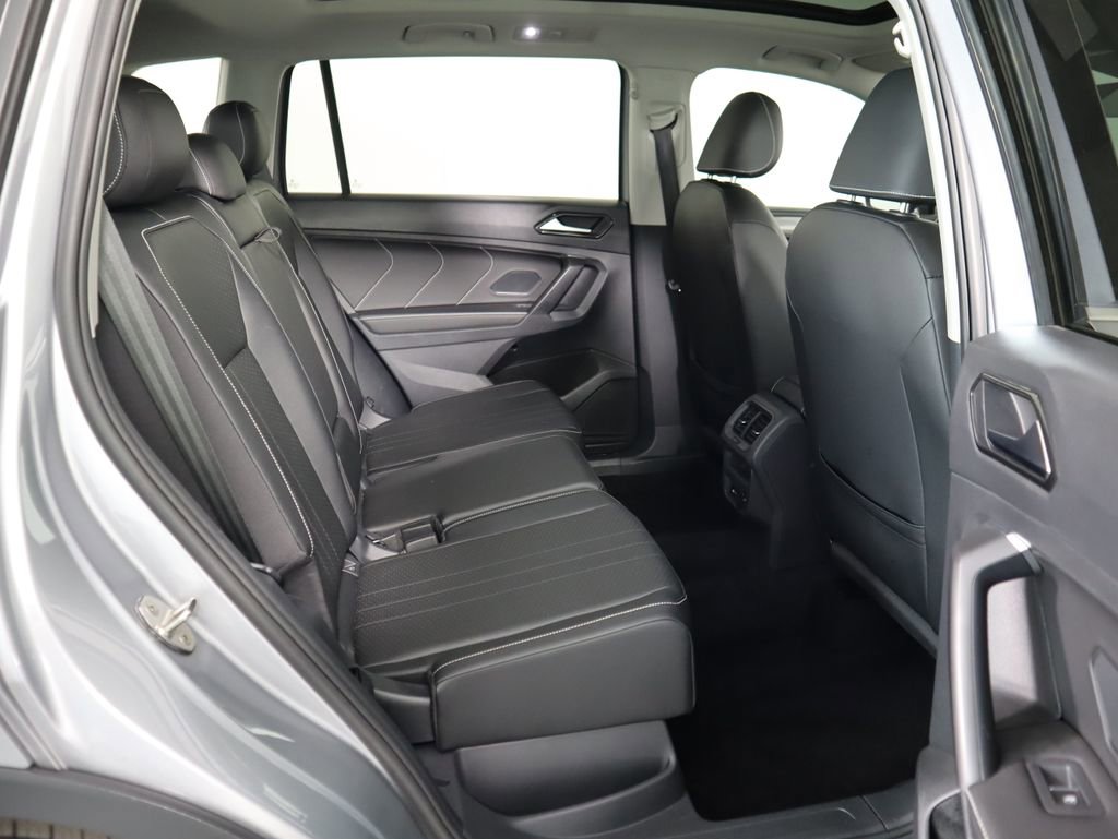 Used 2022 Volkswagen Tiguan SE w/ Panoramic Sunroof Package image 22