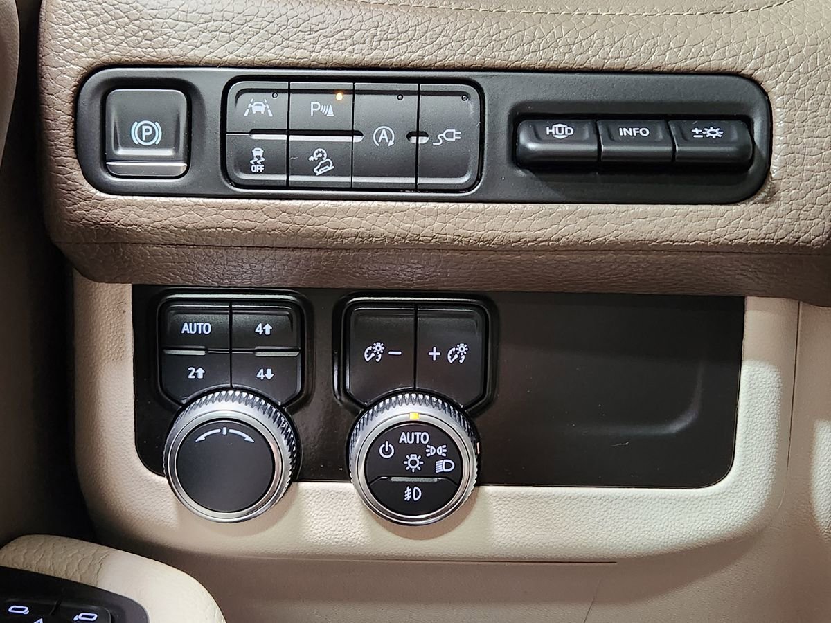 Used 2021 GMC Yukon Denali w/ Denali Premium Package AWD/4WD image 42