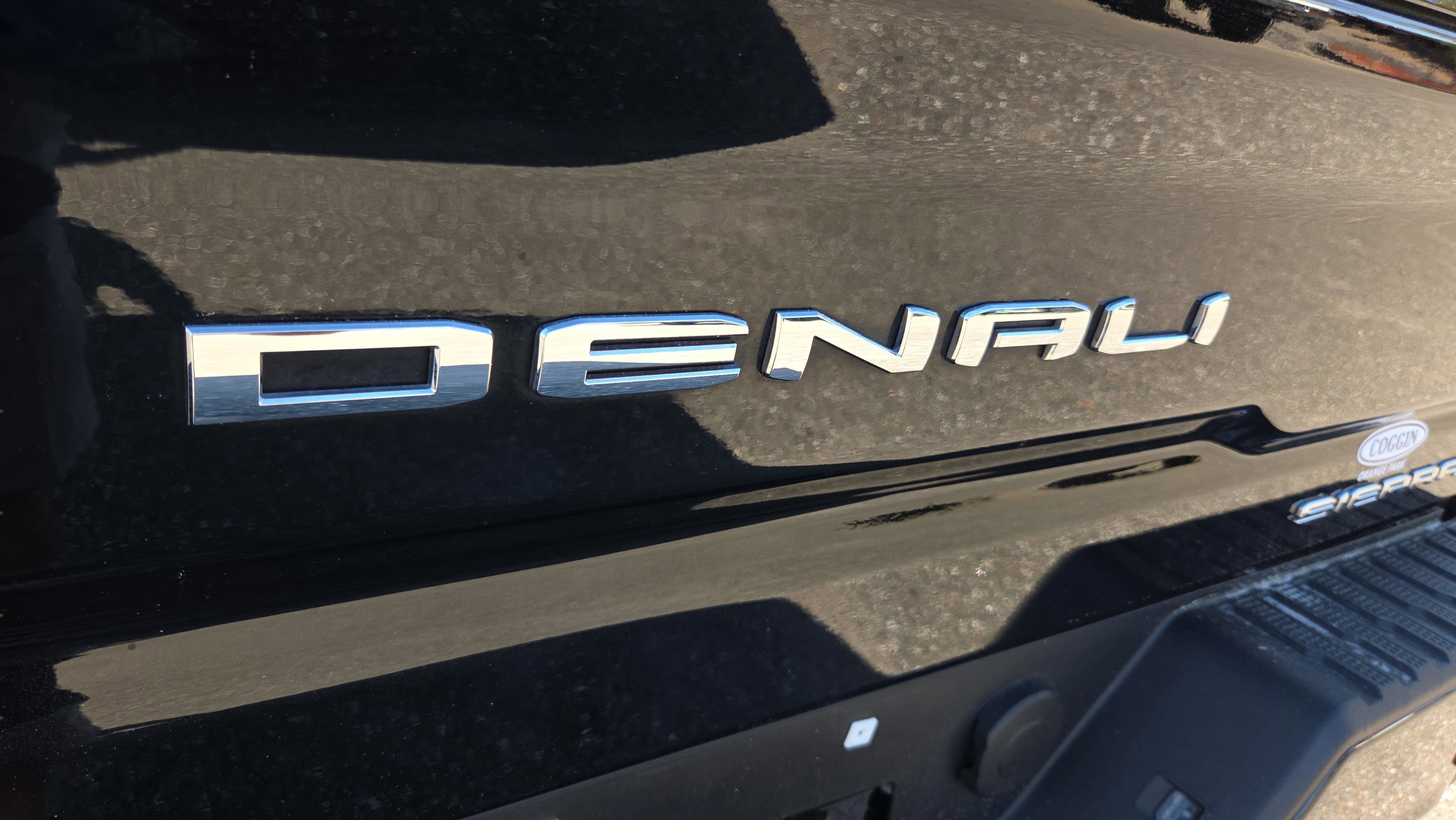 Used 2025 GMC Sierra 2500 Denali Ultimate image 15