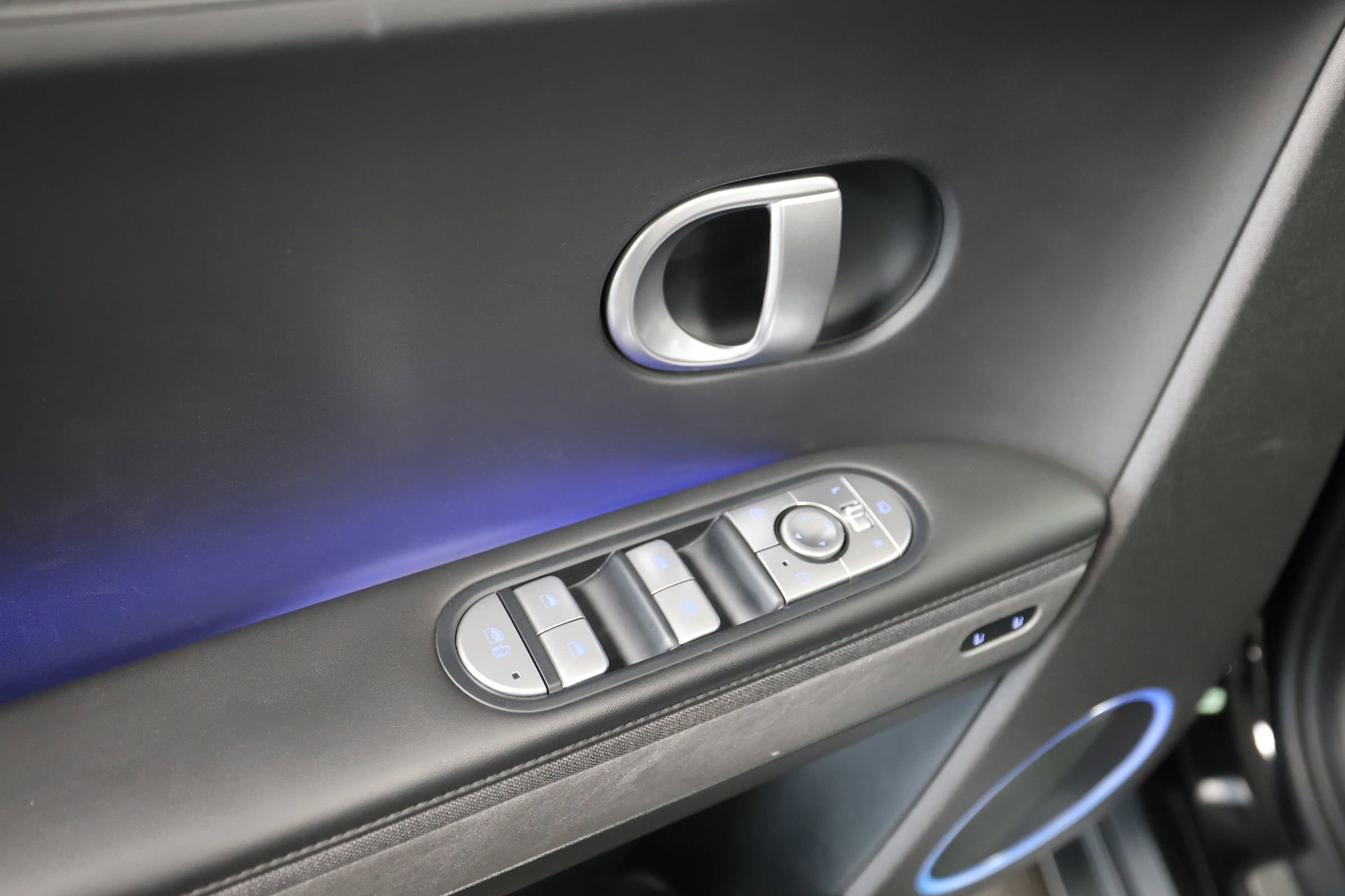 Used 2024 Hyundai Ioniq 5 Limited image 19