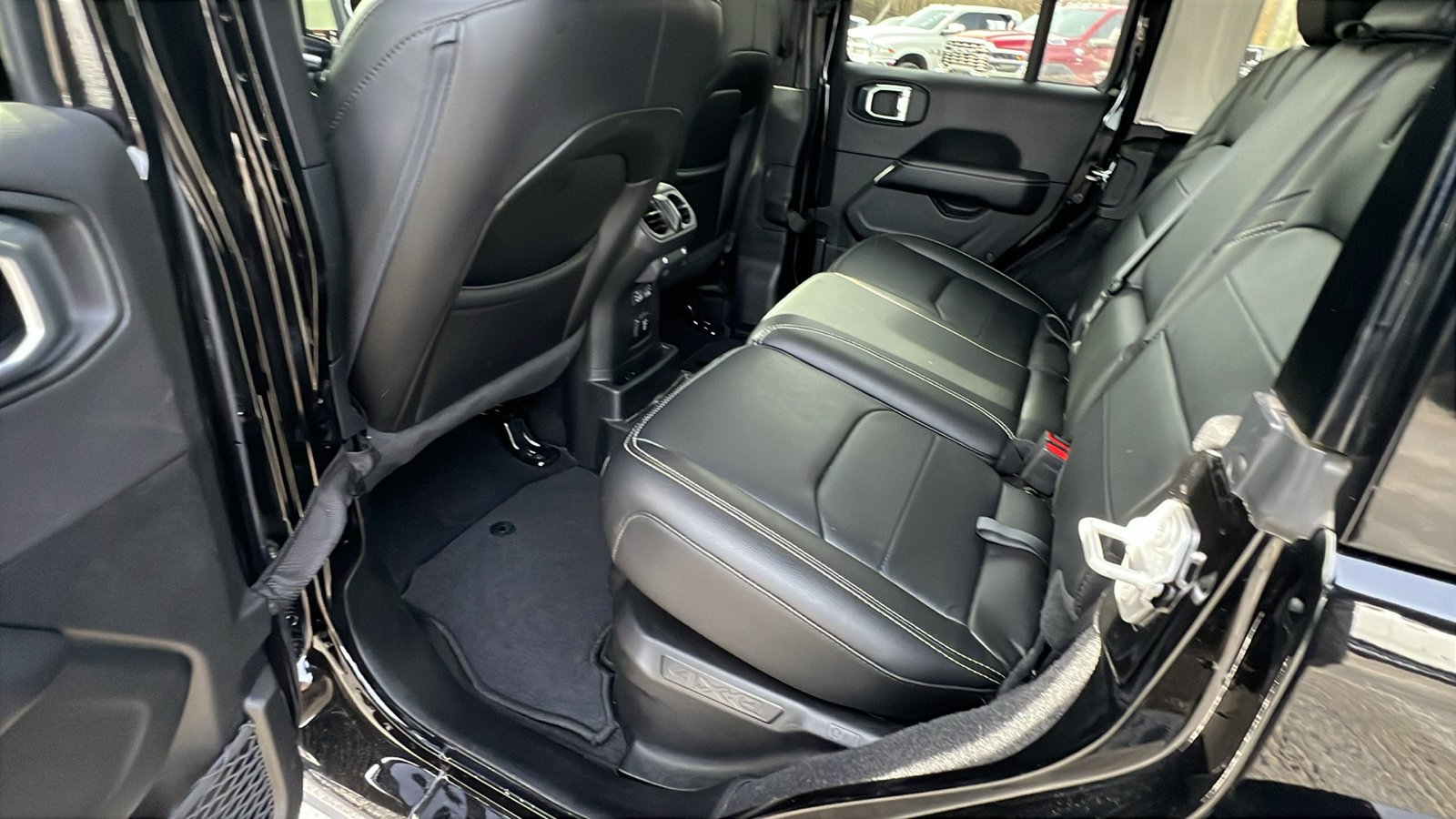 Used 2023 Jeep Wrangler Sahara w/ Cold Weather Group image 23