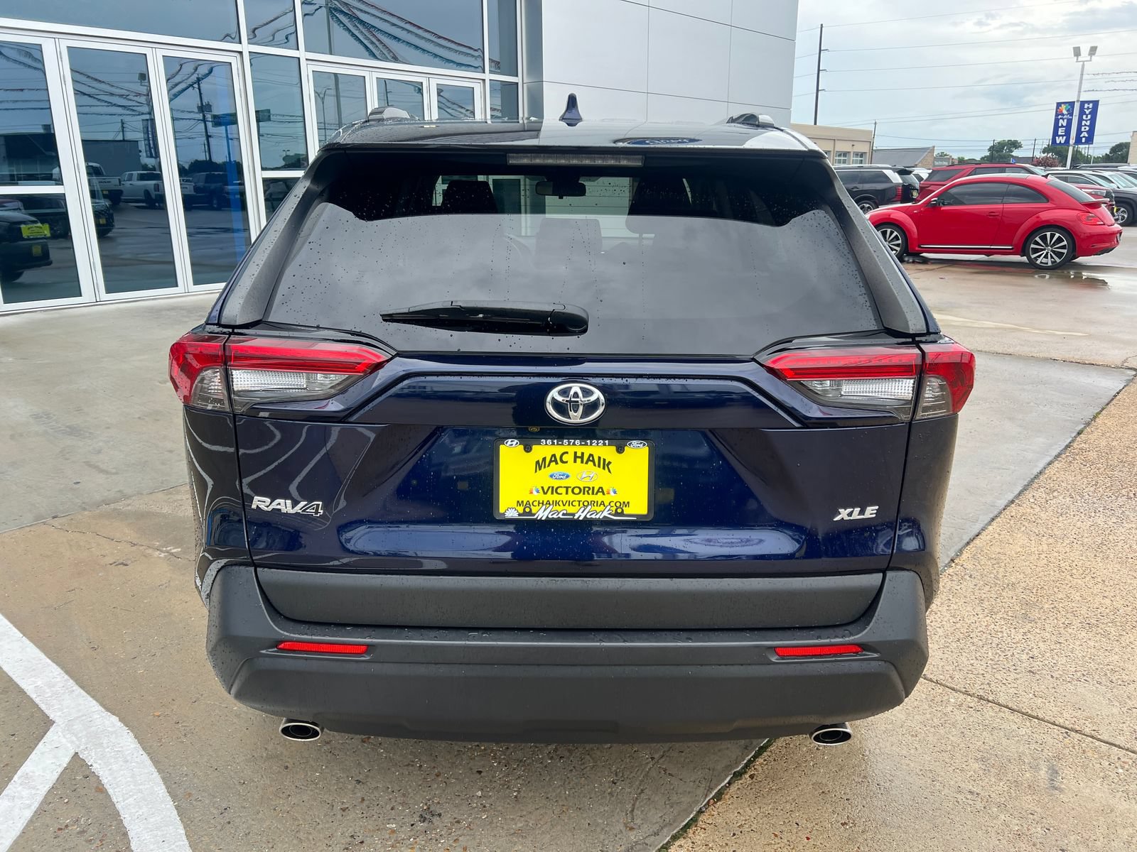 Used 2020 Toyota RAV4 XLE FWD image 4