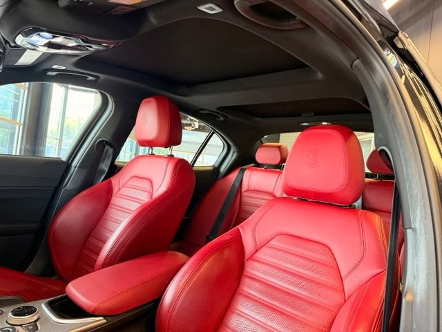 Used 2022 Alfa Romeo Giulia Veloce AWD/4WD image 15
