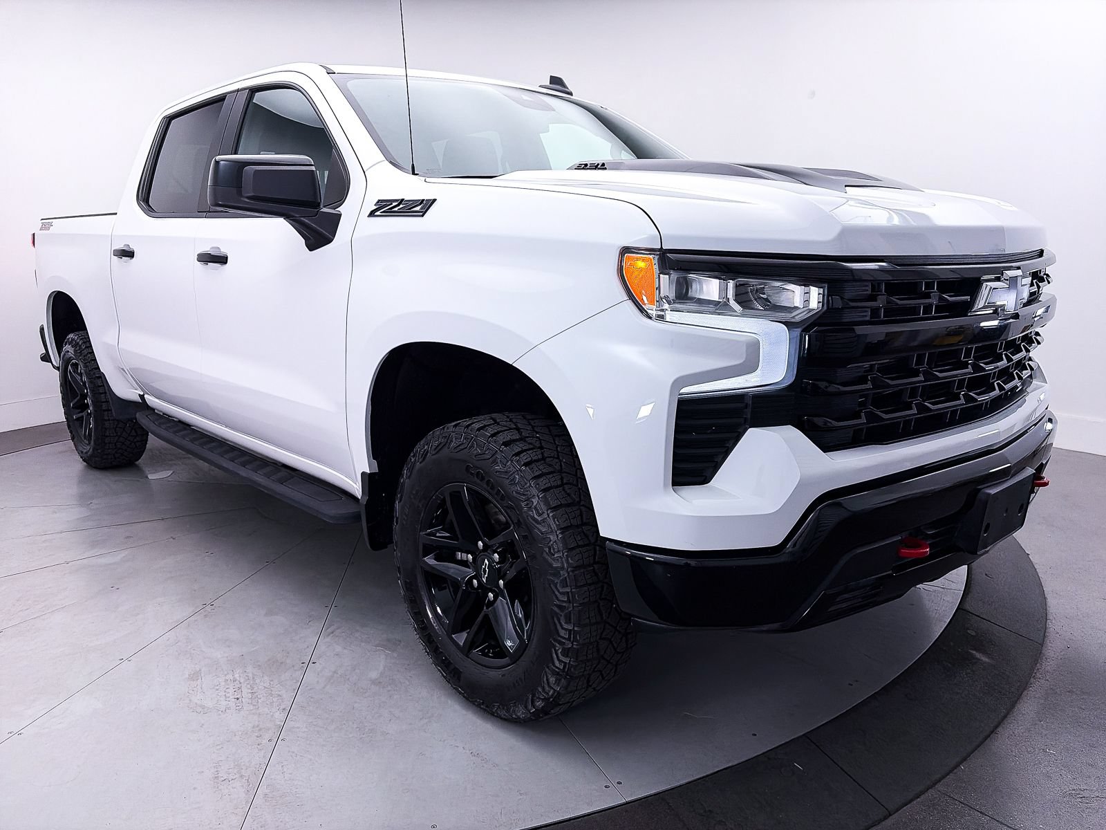 Used 2024 Chevrolet Silverado 1500 LT Trail Boss w/ Convenience Package II AWD/4WD image 12