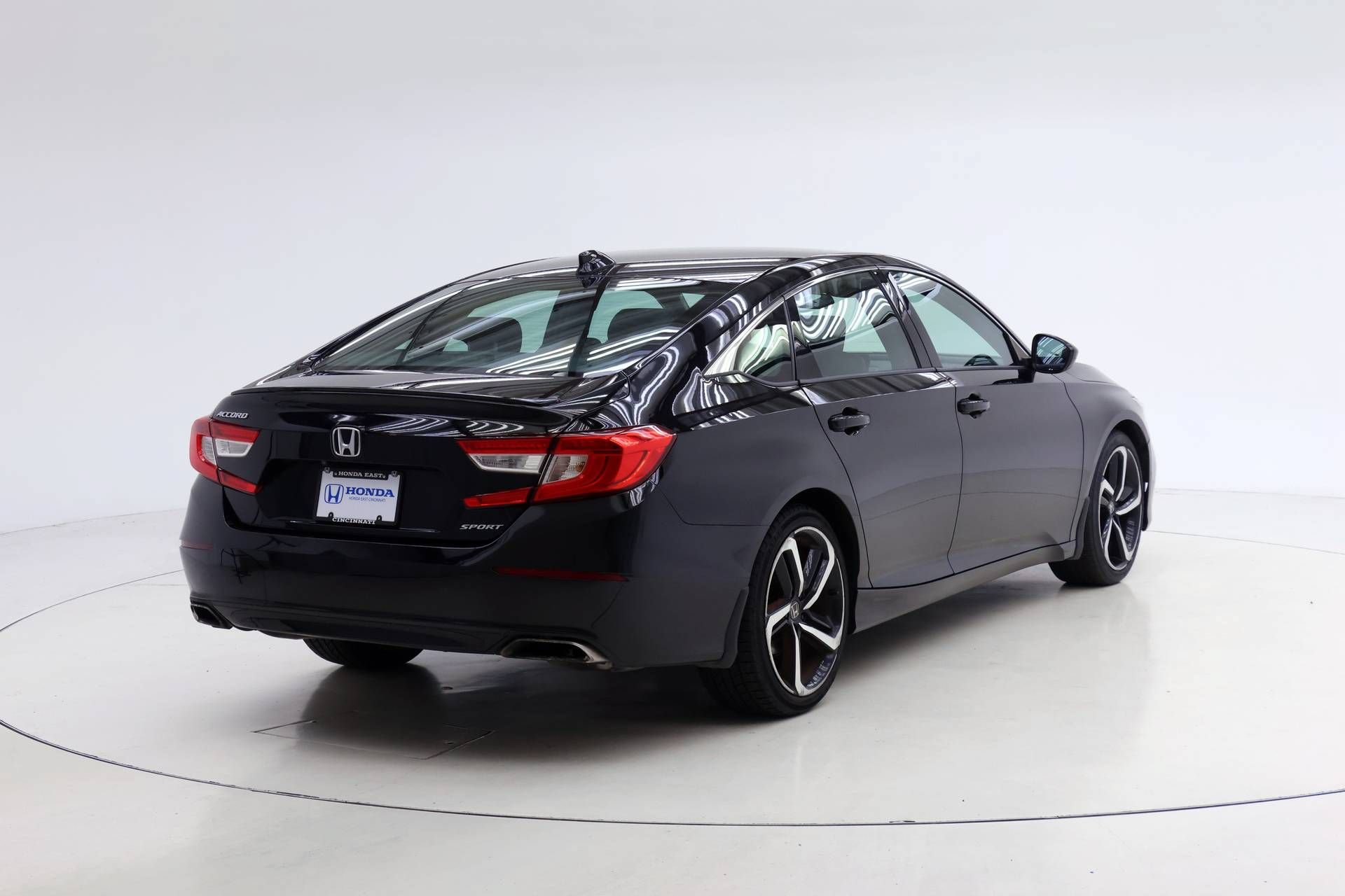 Used 2019 Honda Accord Sport image 2