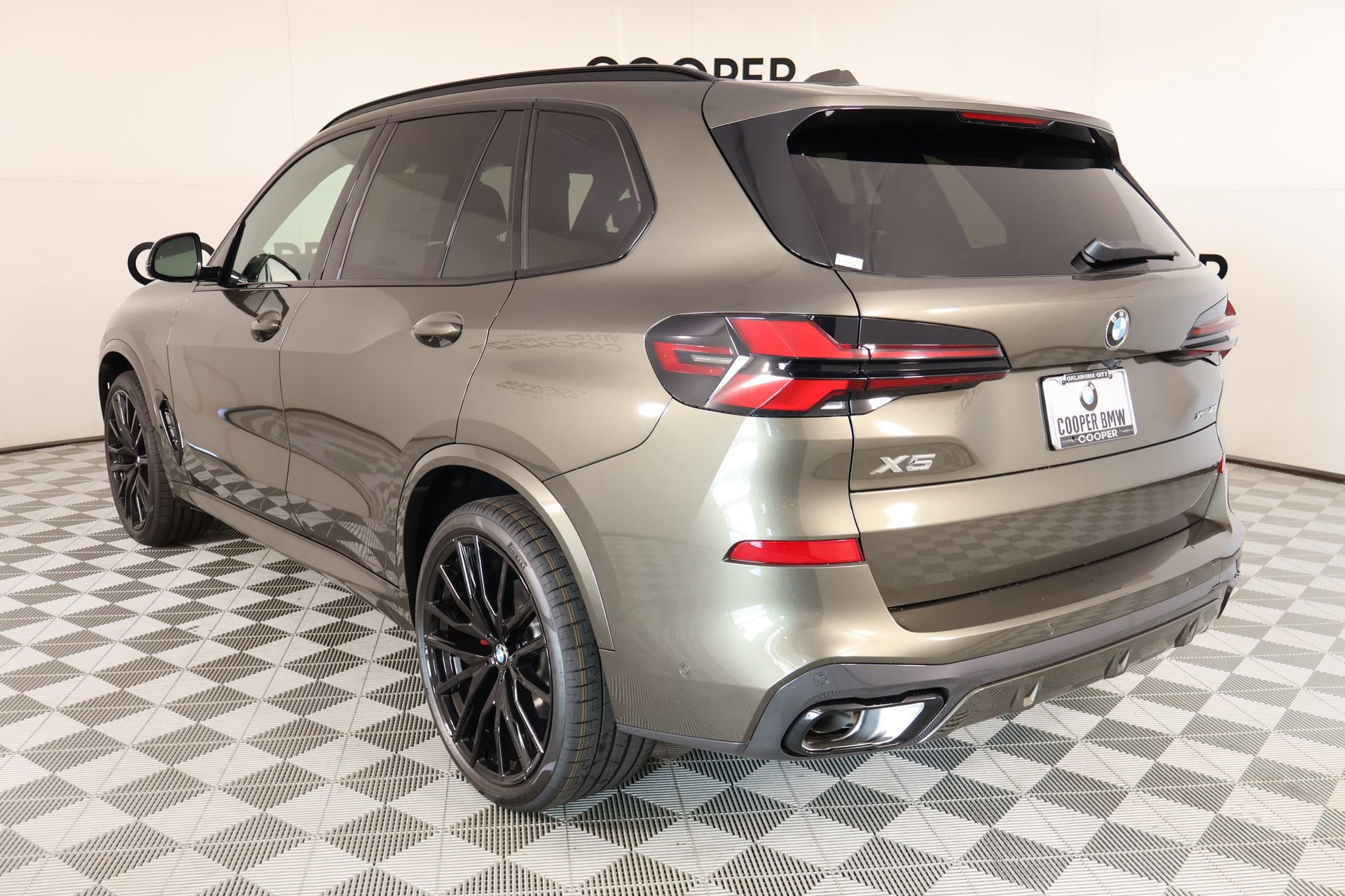New 2026 BMW X5 xDrive40i w/ M Sport Package AWD/4WD image 24