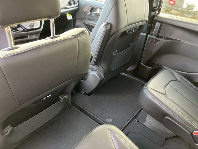 New 2026 Chrysler Pacifica Select w/ S Appearance Package FWD image 30