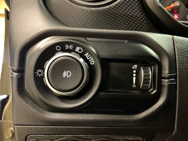 Used 2025 Jeep Wrangler Unlimited Rubicon w/ Technology Group image 24