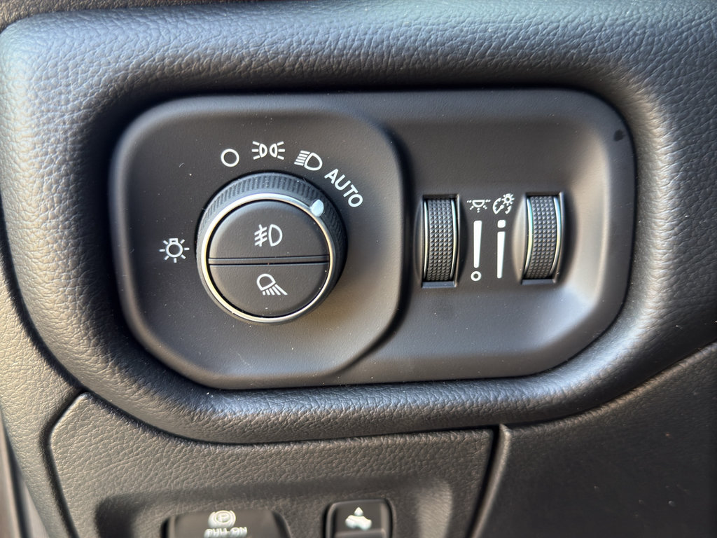 Used 2026 RAM 1500 Laramie AWD/4WD image 15
