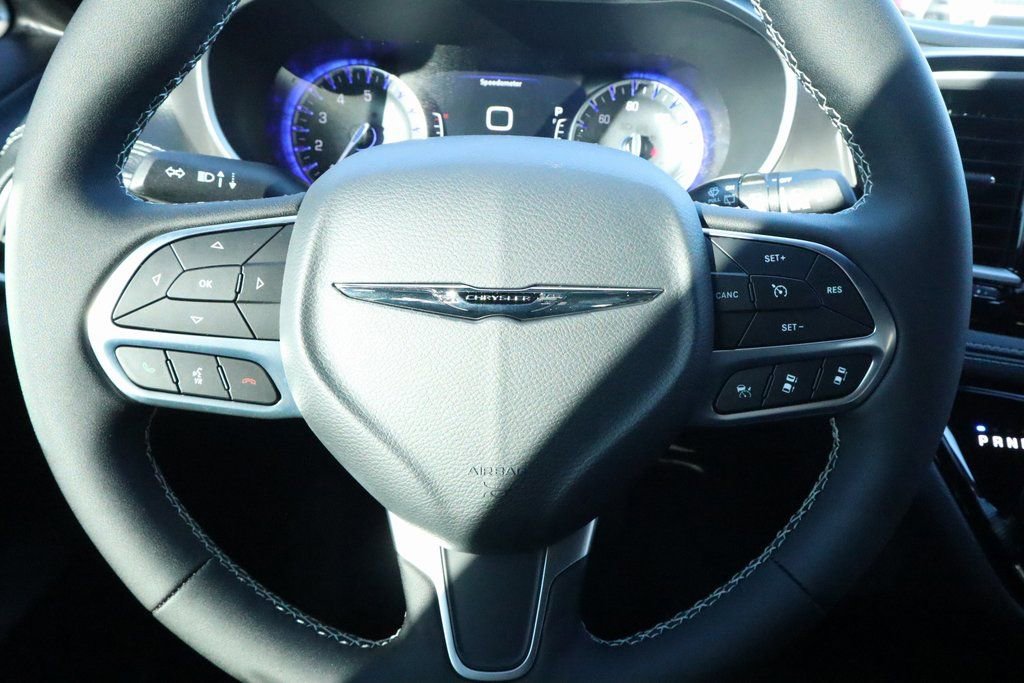 New 2026 Chrysler Pacifica Select FWD image 3
