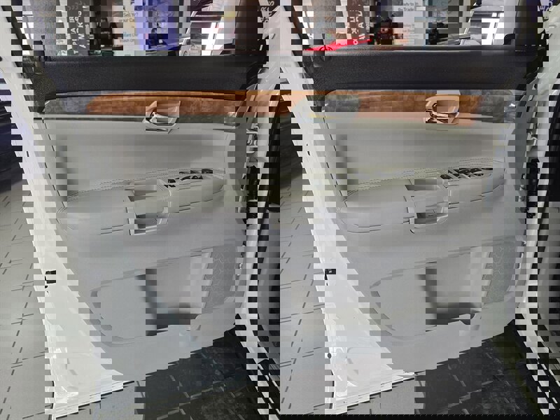 Used 2010 Saturn Outlook XR image 7