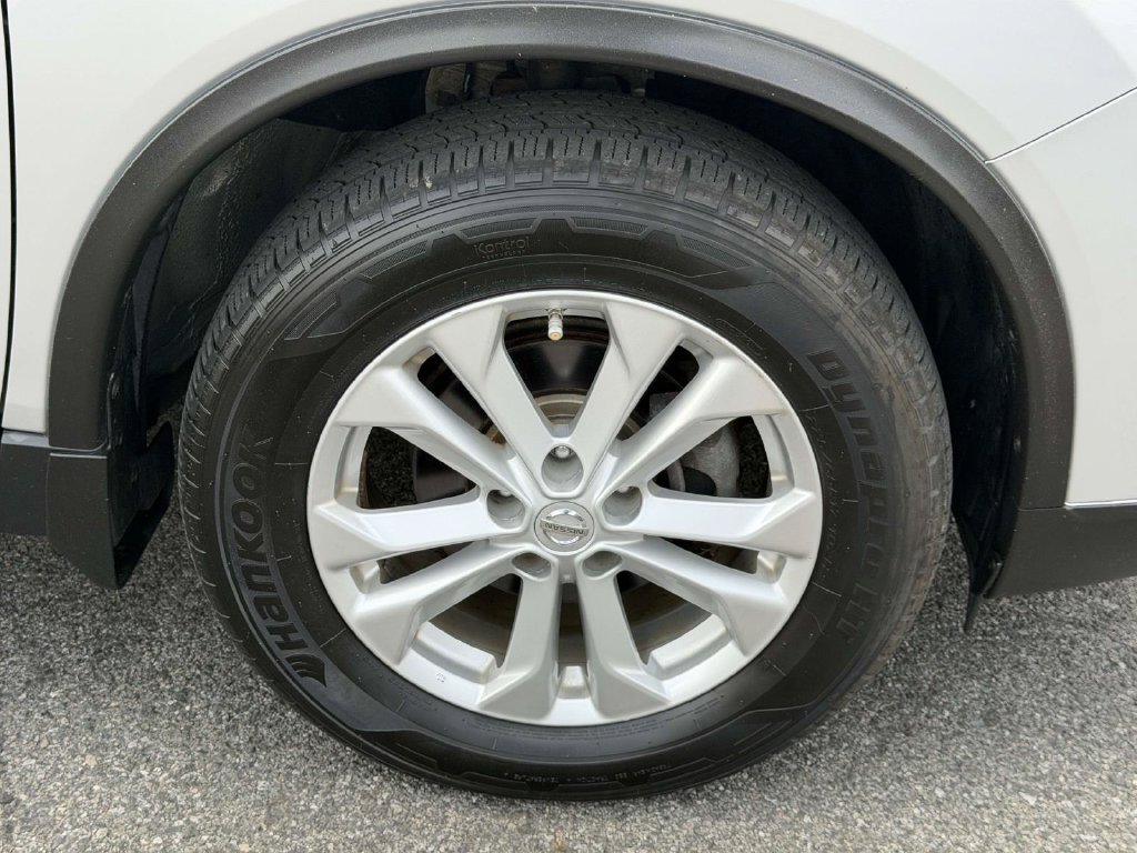 Used 2015 Nissan Rogue SV AWD/4WD image 9