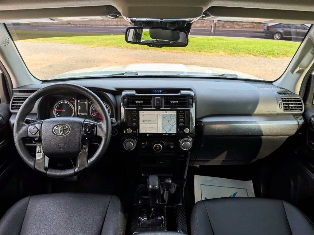 Used 2020 Toyota 4Runner Venture w/ Moonroof Package AWD/4WD image 31