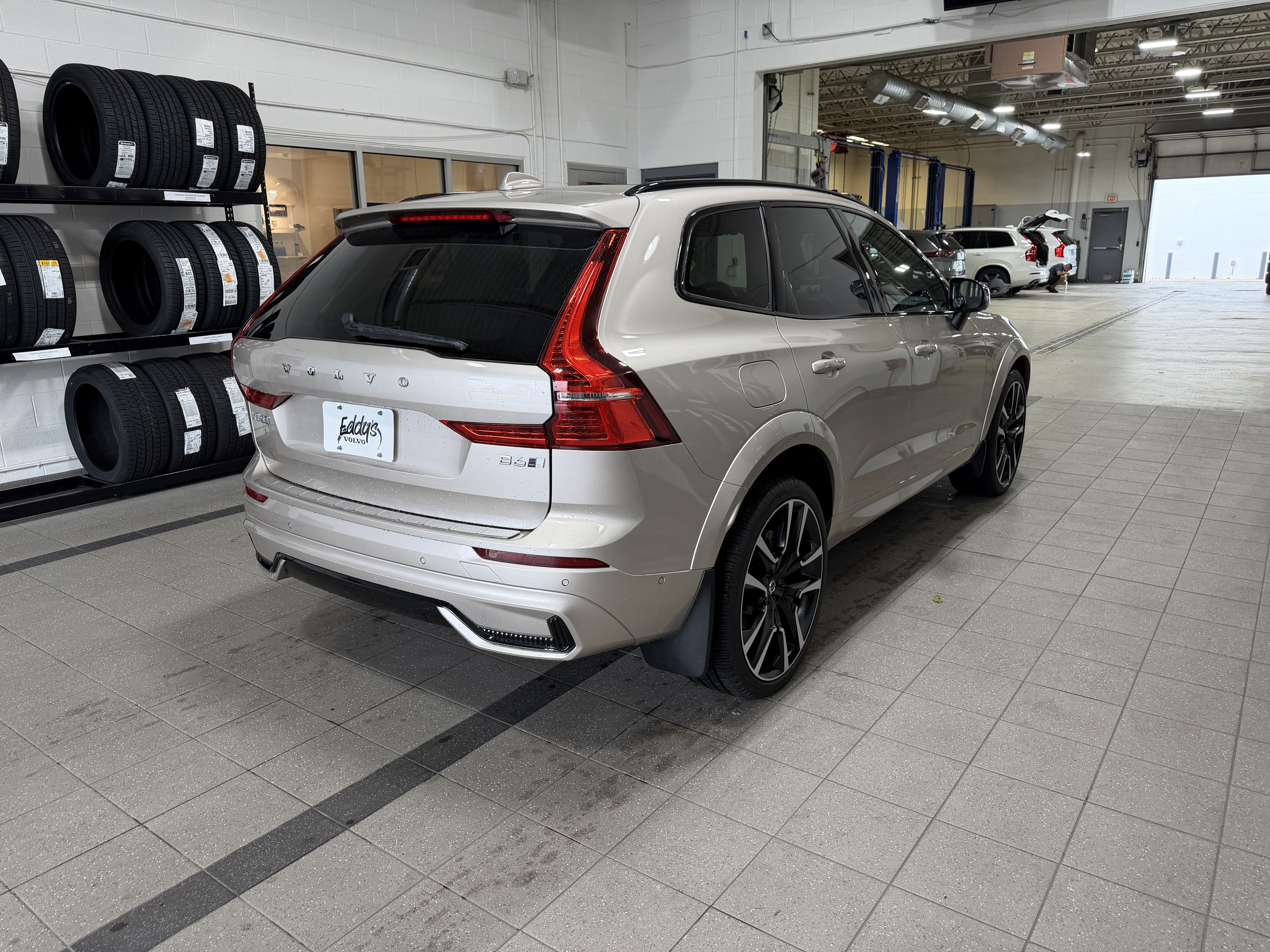 Used 2023 Volvo XC60 B6 Ultimate w/ Climate Package AWD/4WD image 6