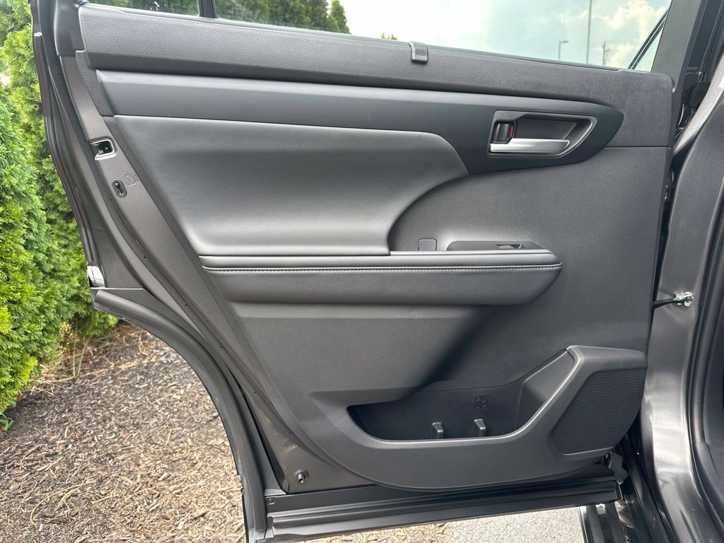 Used 2025 Toyota Highlander XSE AWD/4WD image 9
