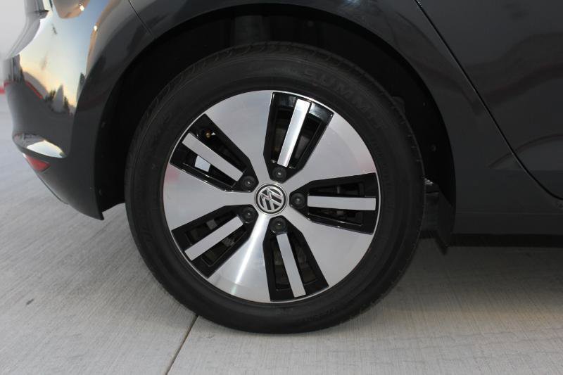 Used 2016 Volkswagen e-Golf SE FWD image 31