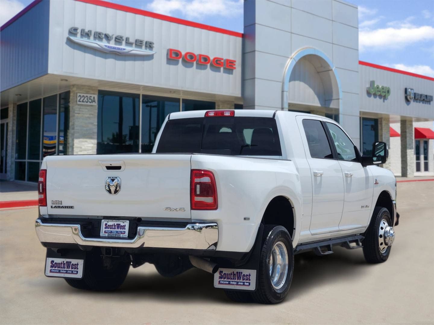 Used 2024 RAM 3500 Laramie w/ Chrome Bumper Package AWD/4WD image 5