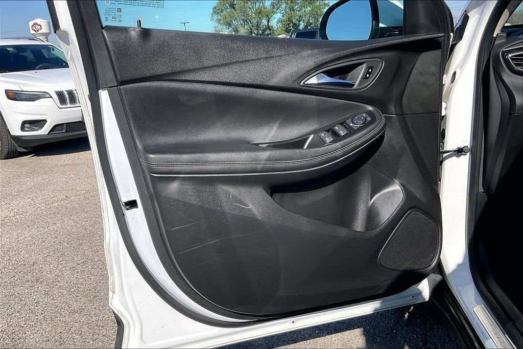 Used 2023 Buick Encore GX Preferred w/ Cold Weather Comfort Package image 17