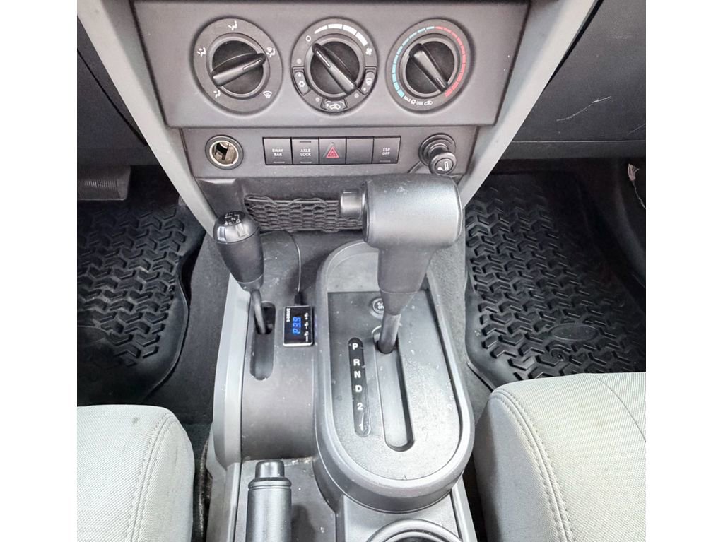 Used 2009 Jeep Wrangler Unlimited Rubicon w/ Dual Top Group image 13