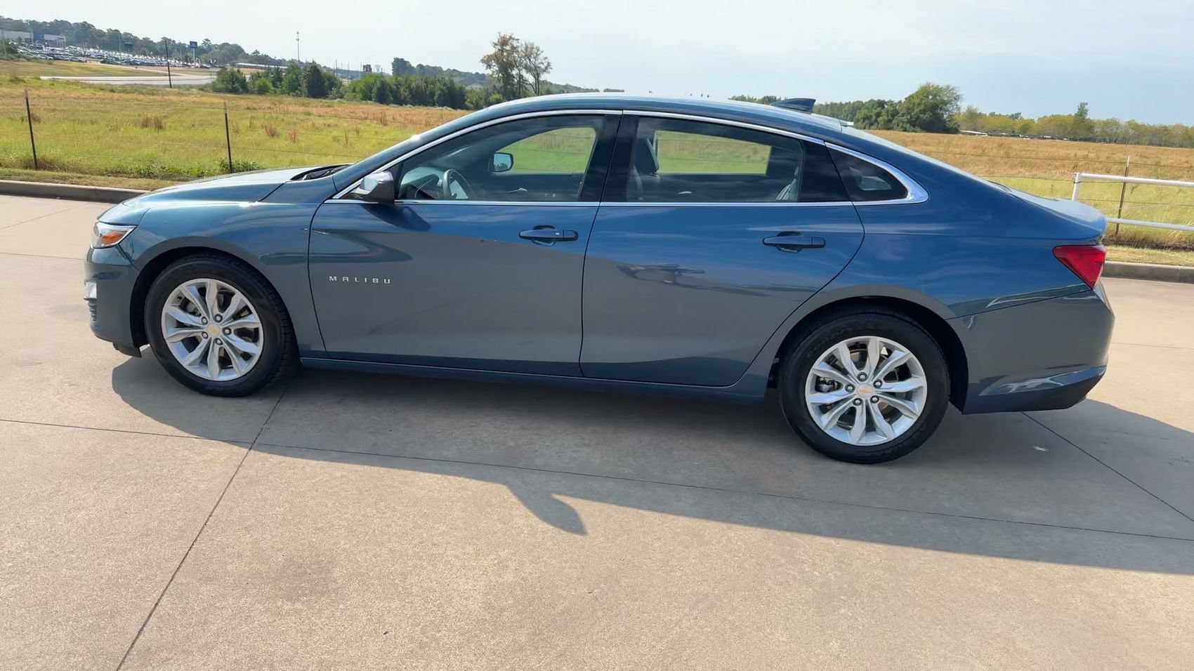 Used 2025 Chevrolet Malibu LT FWD image 6