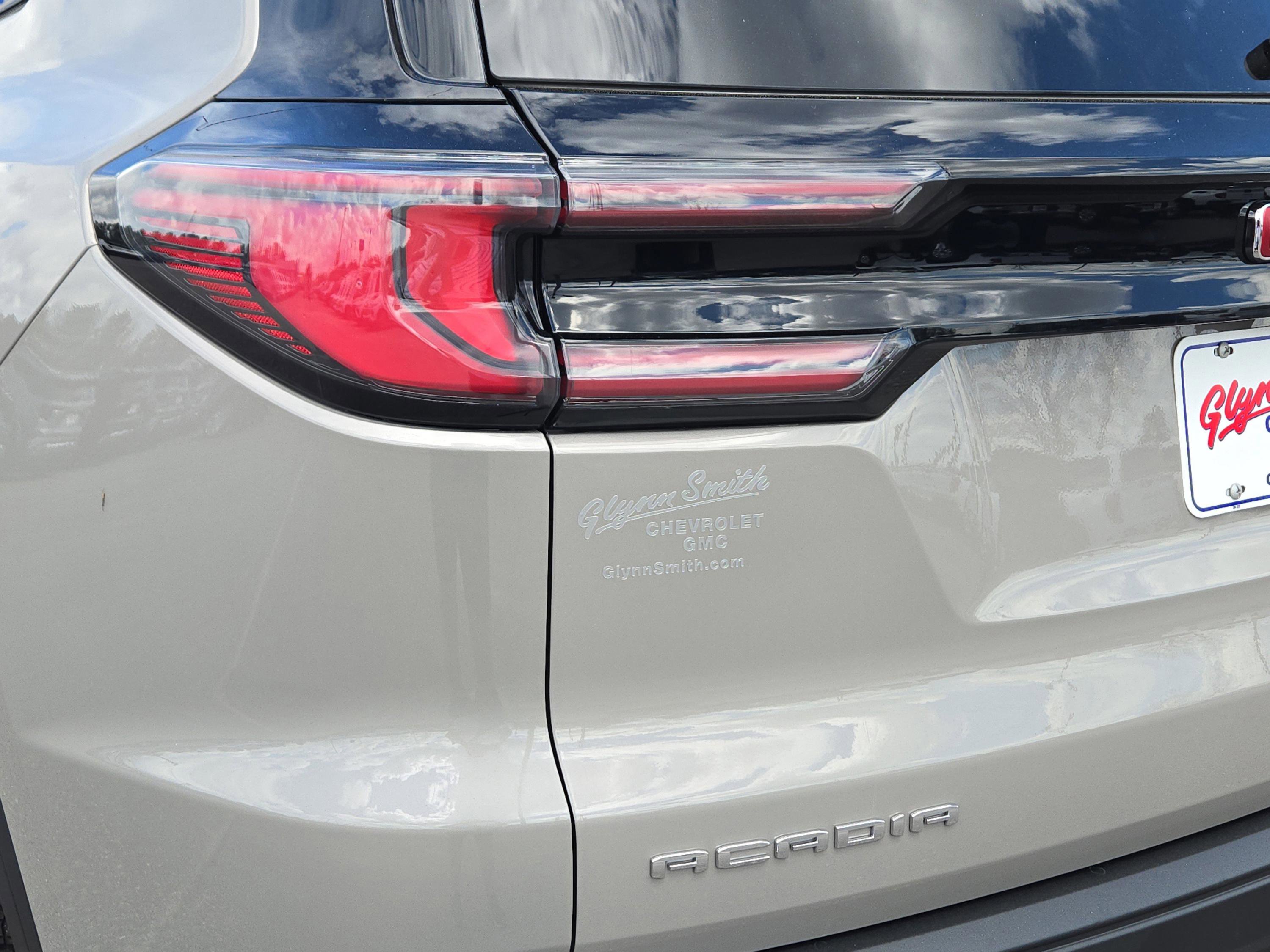 New 2026 GMC Acadia AT4 w/ LPO, Floor Liner Package AWD/4WD image 10