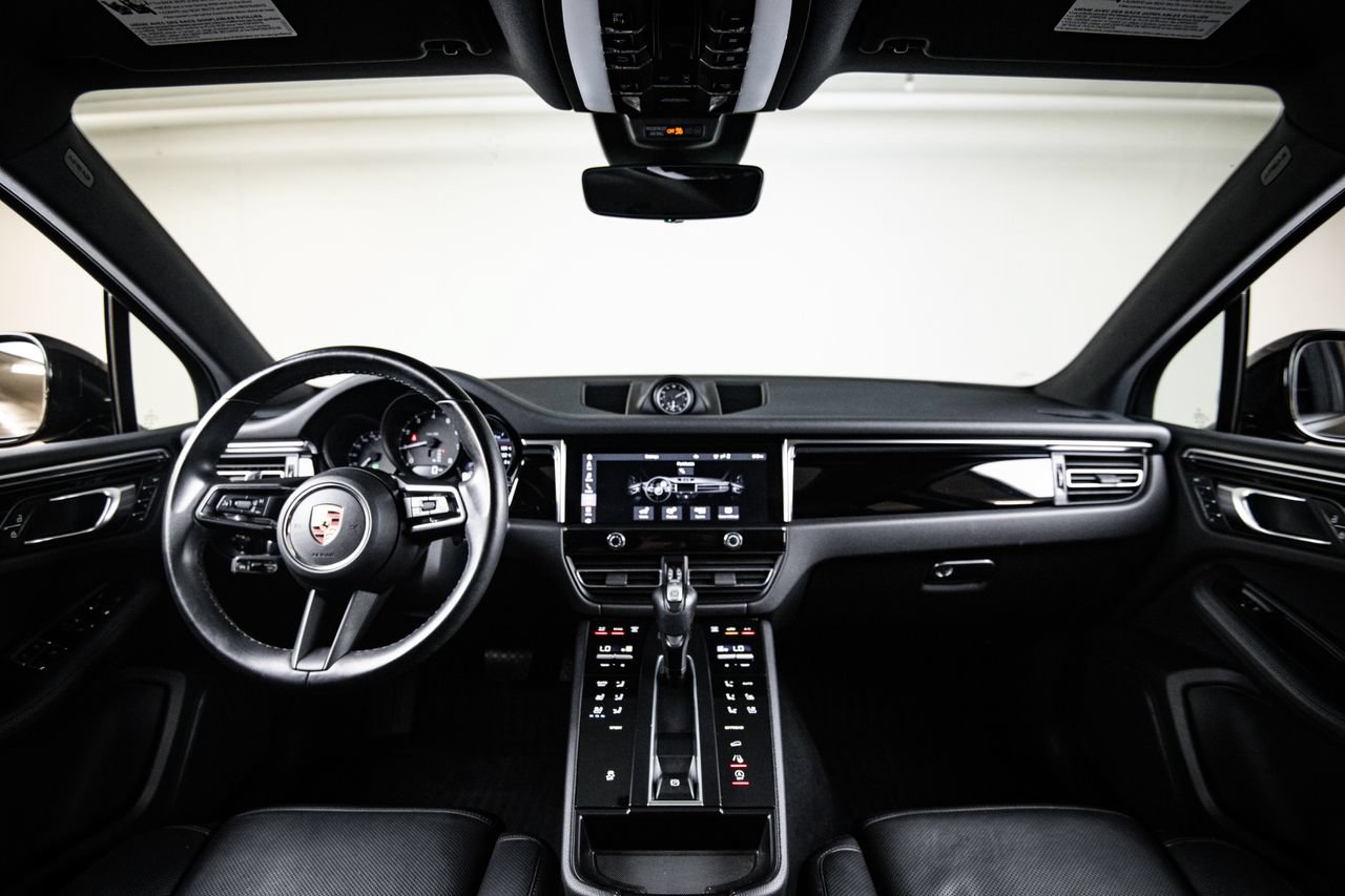 Certified 2023 Porsche Macan AWD/4WD image 25