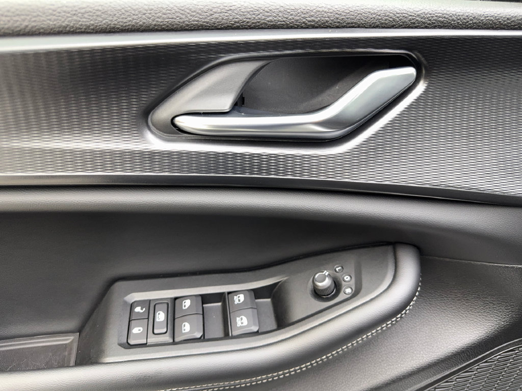 Used 2025 Jeep Grand Cherokee Altitude RWD image 33