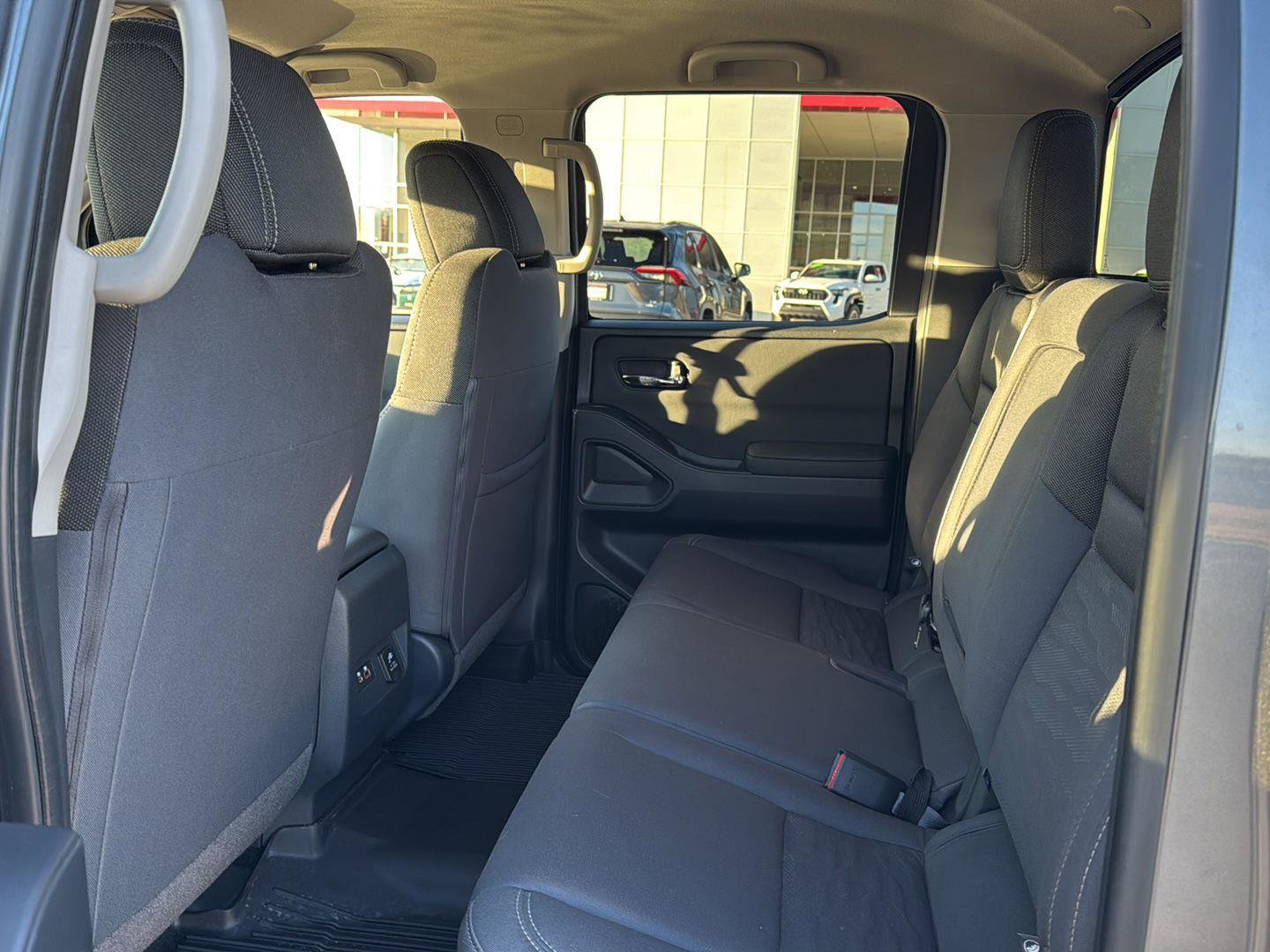 Used 2024 Nissan Frontier SV w/ SV Convenience Package image 11