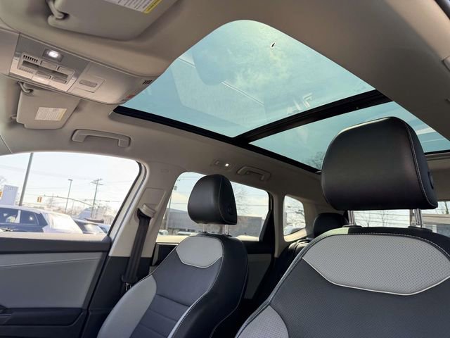 Used 2023 Volkswagen Taos SEL image 10