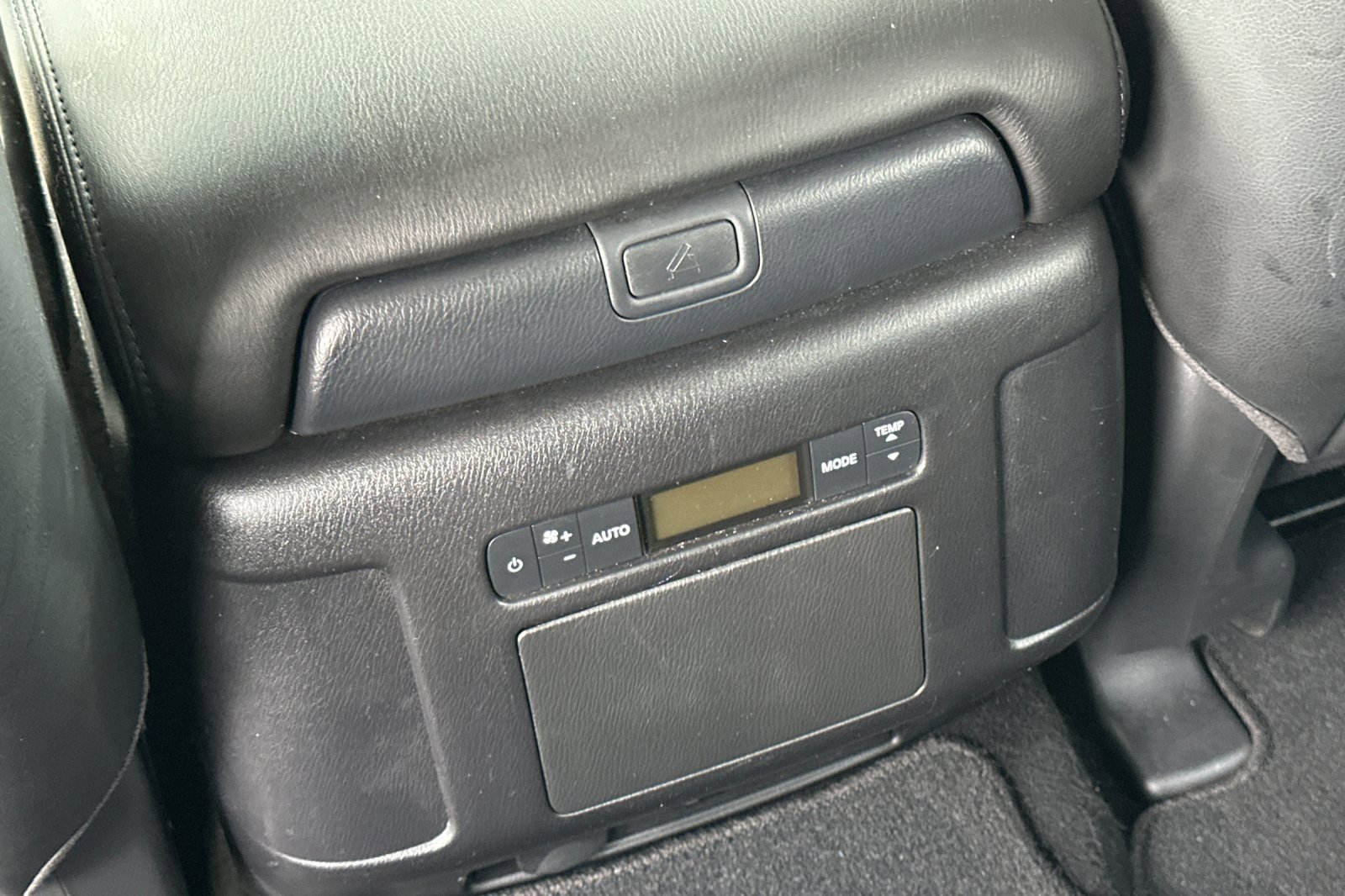 Used 2022 Nissan Armada SL w/ Captain's Chairs Package image 14