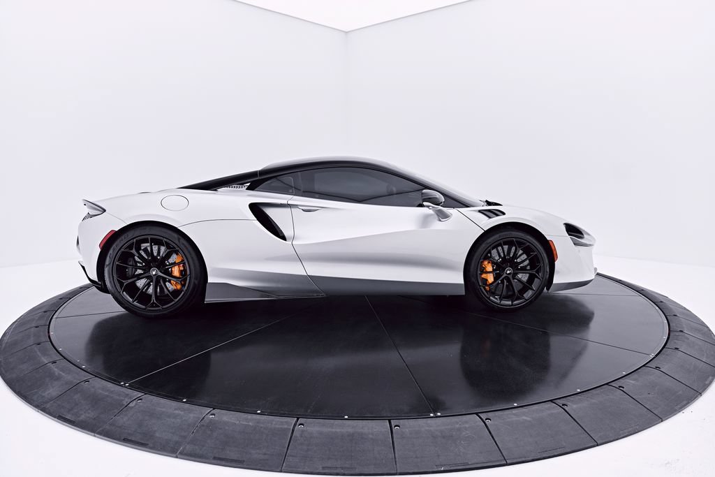 Used 2023 McLaren Artura RWD image 18