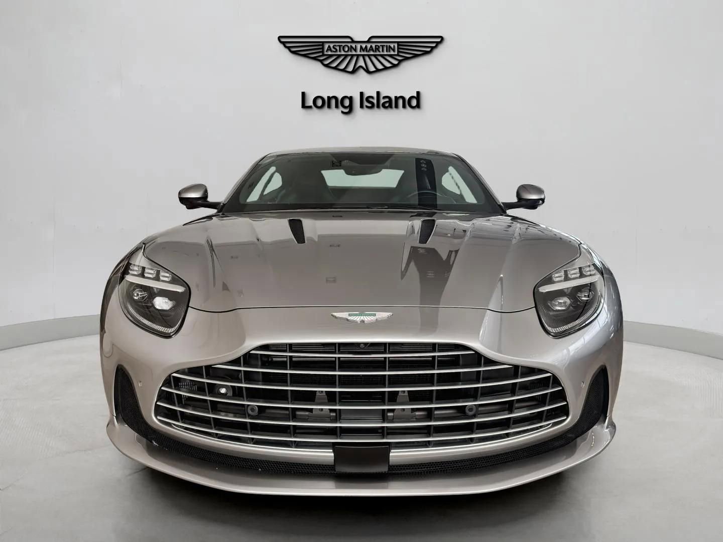 Used 2024 Aston Martin DB12 Coupe image 2