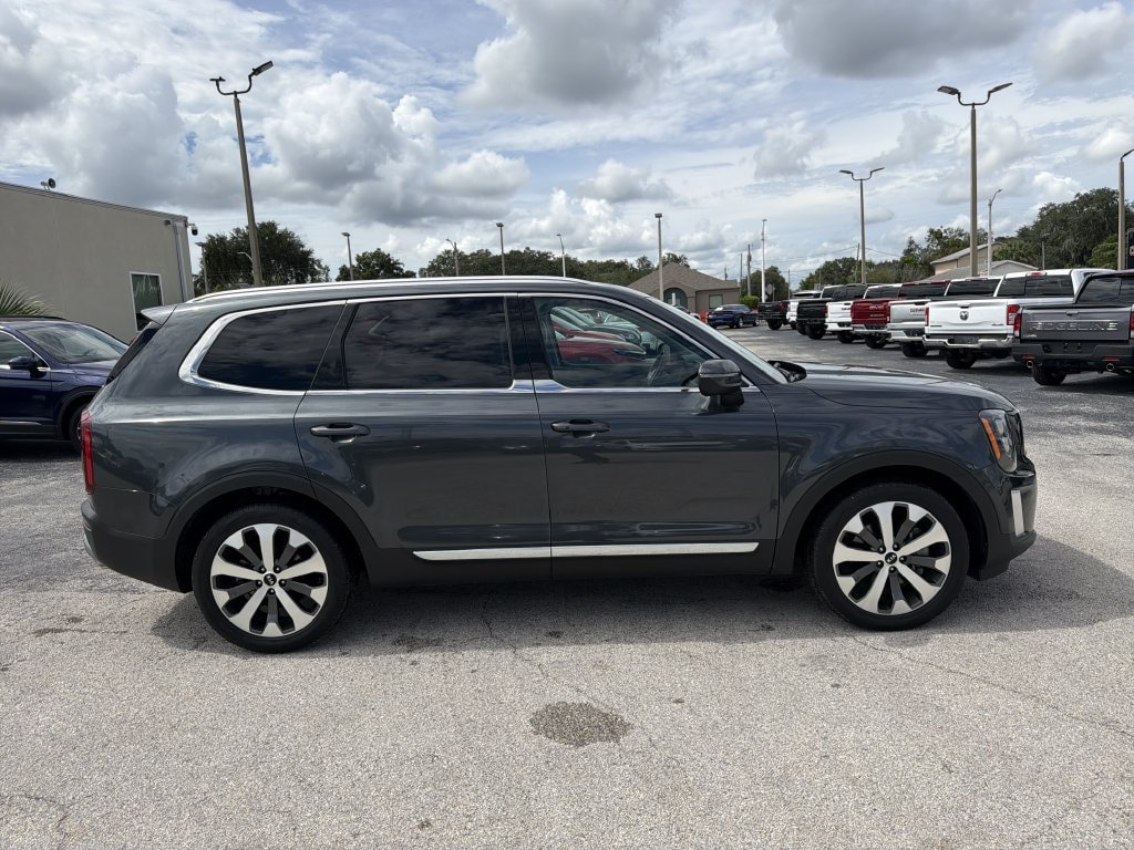 Used 2021 Kia Telluride EX w/ EX Premium Package FWD image 3