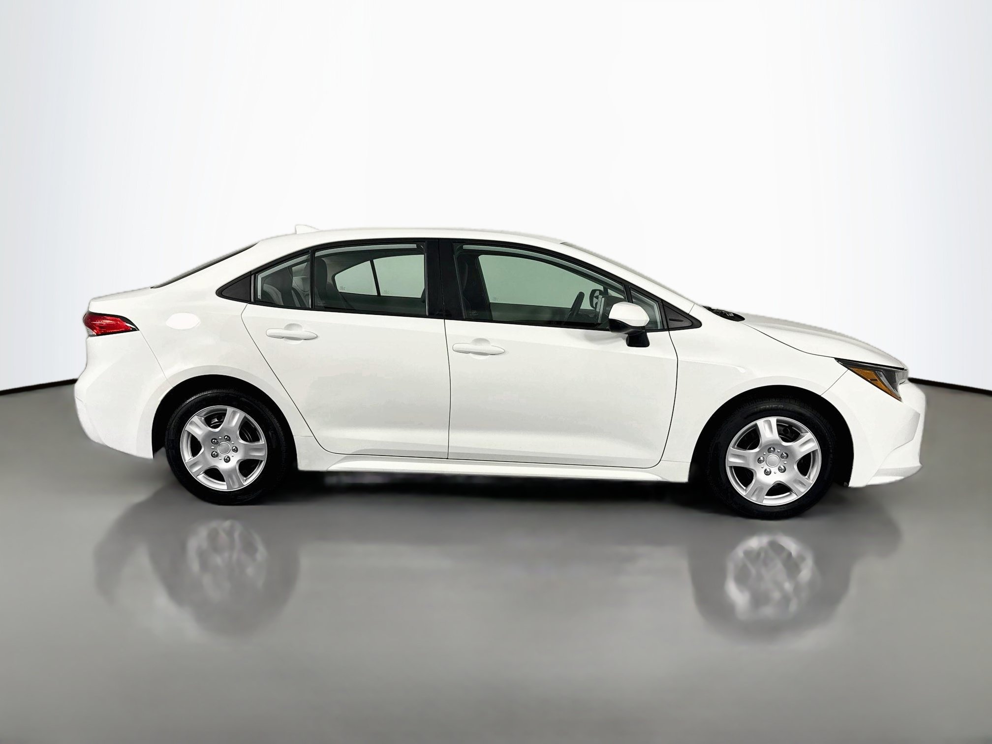 Used 2020 Toyota Corolla LE FWD image 4