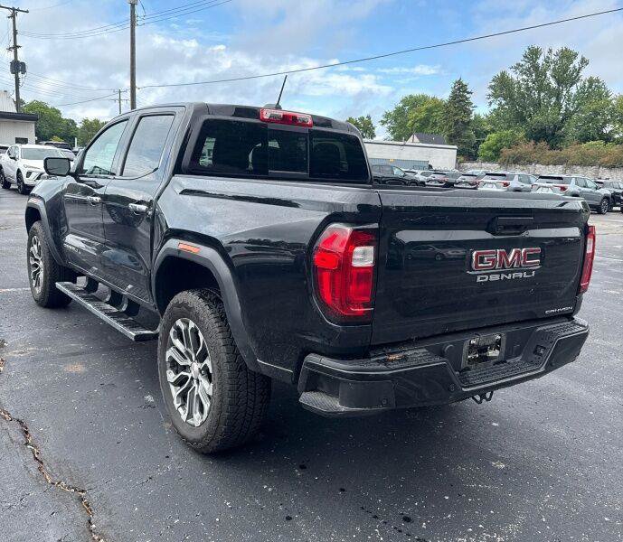 Used 2024 GMC Canyon Denali AWD/4WD image 4