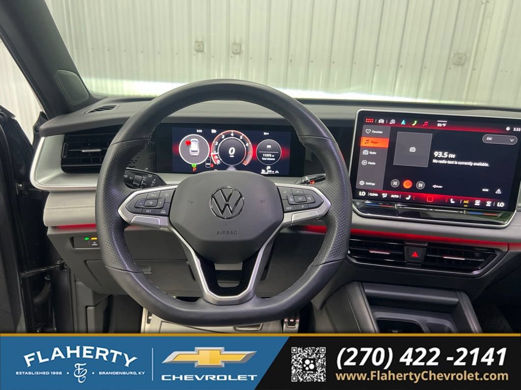 Used 2025 Volkswagen Tiguan SE R-Line AWD/4WD image 28