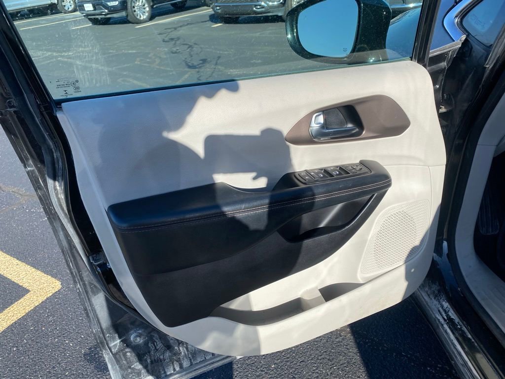 Used 2019 Chrysler Pacifica Limited w/ Advanced Safetytec Group image 11