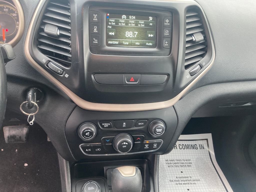 Used 2017 Jeep Cherokee Latitude image 25