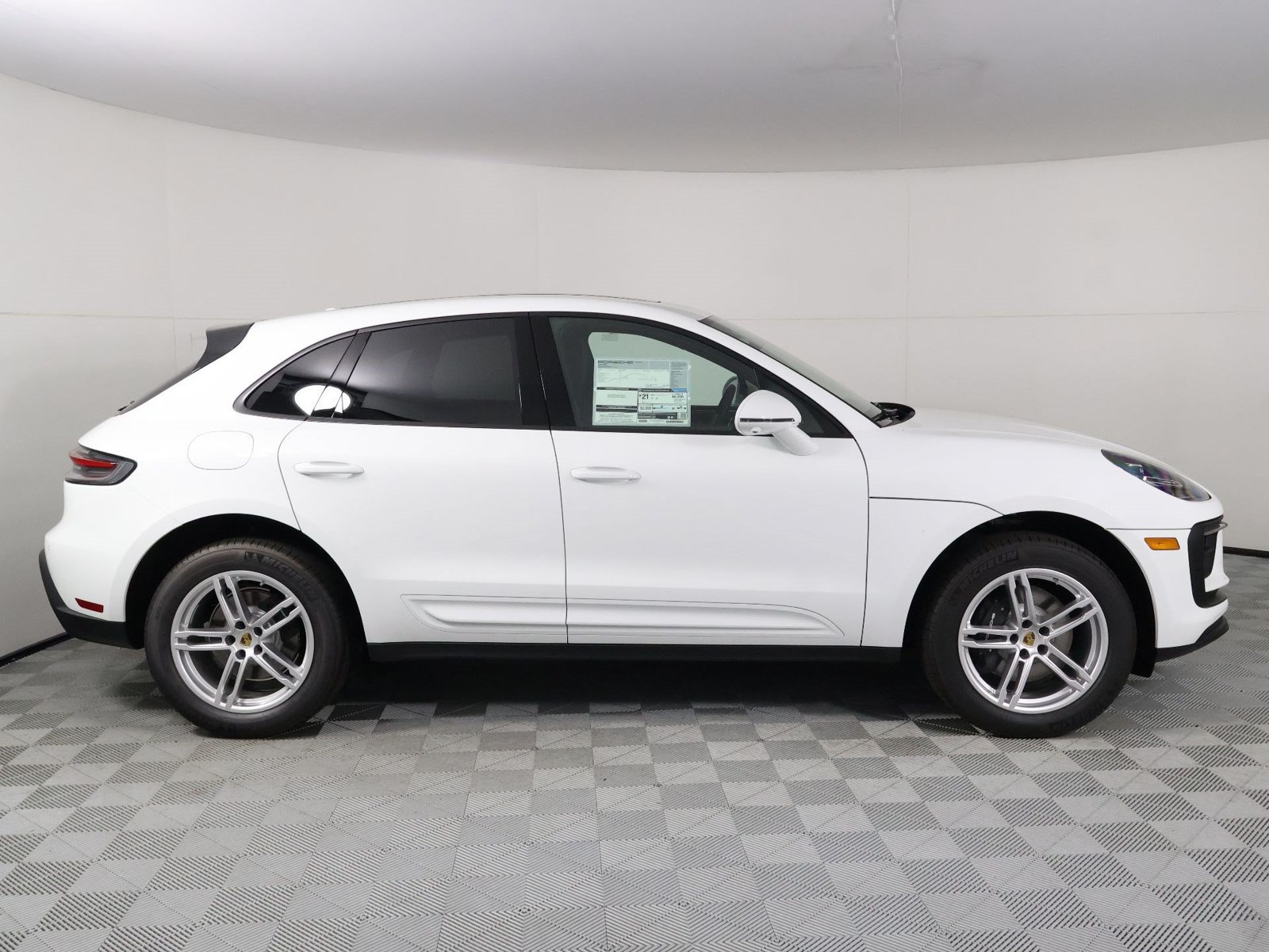 New 2026 Porsche Macan AWD/4WD image 8