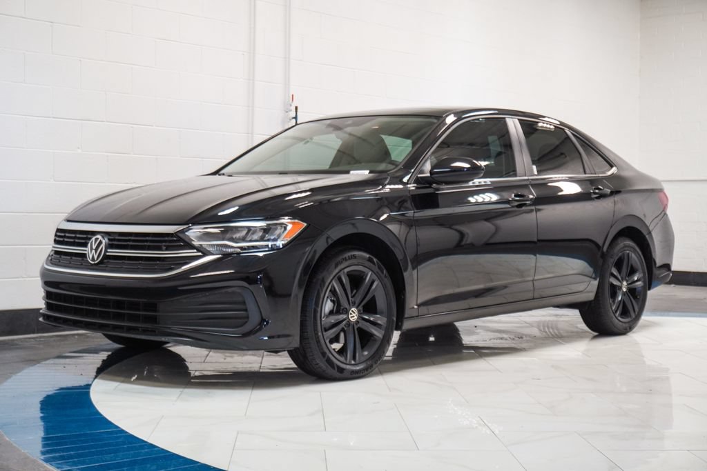 Used 2024 Volkswagen Jetta SE FWD image 4